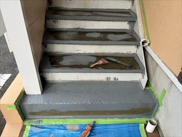階段防水工事　端部シール処理